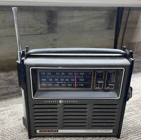 7-2910a Ge Vintage General Electric Solid State Two-way Power Am Fm Portable 62