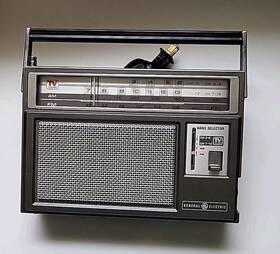 7-2928a Ge Vintage Model Portable Radio Work With Cord And Covers