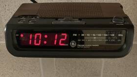 7-4013c Ge Vintage Fm/am Clock Radio Woodgrain Model Works Great