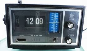 7-4426d Ge Vintage Flip Clock Radio Model No. Tested Works Sound Is Good