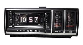 7-4430a Ge Vintage Flip Clock Radio 1970s General Electric Am/fm Woodgrain Works