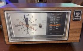 7-4450a Ge Vintage General Electric Clock Radio No. All Works Great. Great Cond