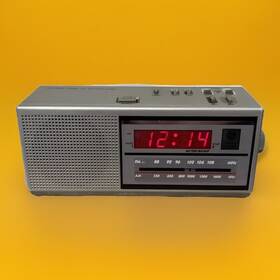 7-4637 Ge Vintage Alarm Clock Radio Digital Fm/am Silver 2 Wake Times Woodgrain