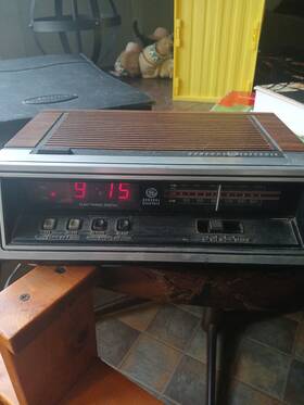 7-4650f Ge Vintage General Electric Alarm Clock Radio Am/fm Model