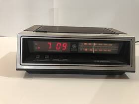 7-4650k Ge Vintage General Electric Alarm Clock Radio Am/fm Model