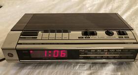 7-4684 Ge Electronicdigital Am/fm Alarm Clock Radiomodel B Wood Grain Finishvtg