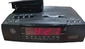 7-4925a Ge Vintage General Electric Cassette Clock Radio Works