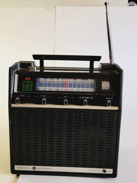 M-8617a Ge 8617a Vintage General Electric 8-track Radio Am/fm Model 3 Way Power Fldng
