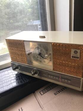 C-141 Ge Vintage General Electric Clock Am Radio Made From 1948-1954 Works Look
