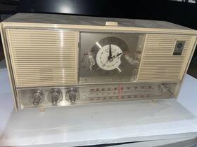 C-1531a Ge 1966 67 Vtg General Electric Am Fm Alarm Clock Tube Radio Honey Beige