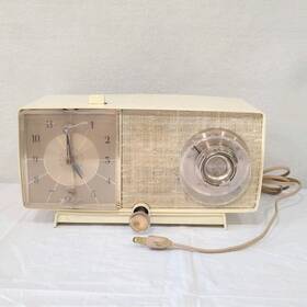 C-4050 Ge Model Supermeterodyne Clock Radio Vintge Off White 1950s Parts Repair