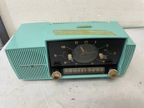 C-415-a Ge 1959 General Electric Mid Century 913 Vacuum Tube Am Clock Radio