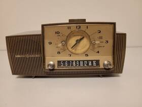 C-482b Ge Vintage 1950s Mcm General Electric 5-tube Am Clock Radio Model Nutmeg