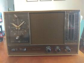 C2530a Ge Vintage Am/fm Clock Radio White Plastic Case Pre Owned Works