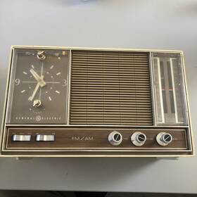 C2530d Ge Mid-century Vintage General Electric Am Fm Clock Radio Tested Works