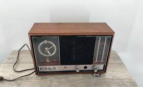 C2570c Ge Vintage General Electric Radio Clock Walnut Cabinet Columbia Superhet