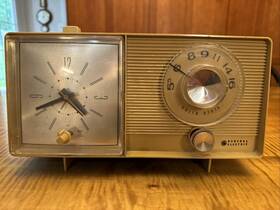 C4410a Ge Vintage General Electric Am Clock Radio Model Parts Not Working
