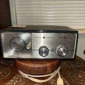C4505a Ge Vintage General Electric Am/fm Clock Radio Walnut Color Model Works