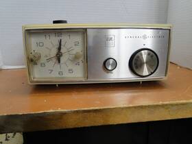 C551d Ge Vtg 60 S General Electric Solid State Am Radio Alarm Clock Analog Transistor
