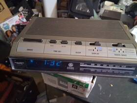 7-4649c Ge General Electric Vtg Digital Clock Radio Model W Battery Back-up
