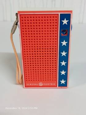 Kt-1p-2751c Ge Vintage Pocket Radio Bicentennial Red/white/blue Stars And Stripes Works