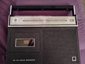 M8500a Ge Vintage Am- Fm Radio/cassette Player Two Way Power Supply