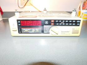 Ge No-7-4230a General Electric Spacemaker Am Fm Radio Clock Timer Kitchen Counter Light