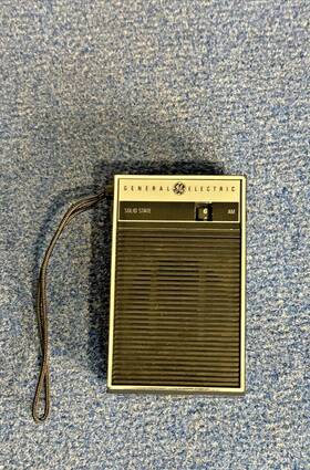P-2790j Ge General Electric Solid State Portable Radio- Working