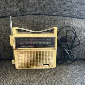 P-4814-c Ge Vintage Yellow General Electric Solid State Radio Am/fm Tested