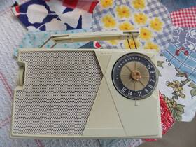 P-805a Ge General Electric Model White Am Radio Working Condition