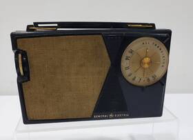P-807b Ge General Electric Am Transistor Radio - Black Not Tested Parts Or Repair