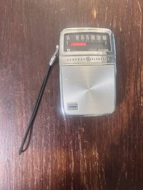P27106 Ge Vtg Long Range Solid State Am Radio Ex.work Cond Pocket 4.5 Inch High