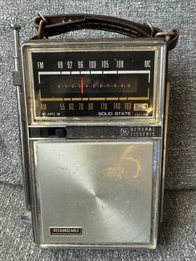 P2975 Ge Vintage General Electric Am Fm Radio Model Portable Parts Untested Read