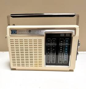 P4931a Ge Vintage Model General Electric Tv Sound Am/fm Radio Works - Video