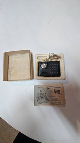 P8851a Ge Vintage Vest Pocket Radio With Original Ear Phone Leather Case And Box P8851a Ge Vintage Vest Pocket Radio With Original Ear Phone Leather Case And Box