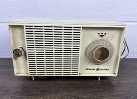 T-127a Ge Vintage 1960s General Electric T127a Tube Am Radio Mcm Tested Works