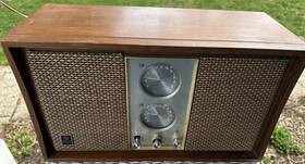 T-260-a Ge Vintage 1963 General Electric G.e. Model T-260a Walnut Am/fm Tube Radio. Works