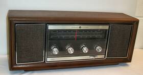 T1060a Ge T1063b General Electric Model / Large Solid State Am/fm Stereo Radio