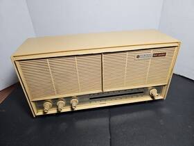 T1224-c Ge Vintage General Electric Radio Model Am/fm Tube Beige Works
