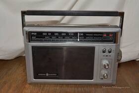 7-2850 General Electric Am Fm Ac Dc Radio Model Tested Working