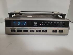 7-4222a General Electric Ge Model Under Cabinet Spacemaker Am/fm Clock Radio