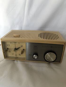 C1432c General Electric 1960 Alarm Clock Am Radio Lemon Ice Color