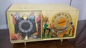 C2419a General Electric 1960s Ge Walt Disney Disneyland Youth Clock Radio Model