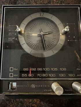 C4540 General Electric Rare Vintage Alarm Clock Radio Lighted Dial