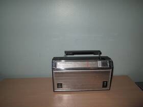 9-transistor General Electric P1960a Ge Model Am Portable Radio Vintage