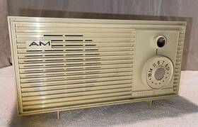 T-110a General Electric Vintage Table Radio Model Tested And Working