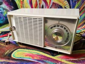 T-127e General Electric Cabinet Tube Am Radio Model No. Antique White Works