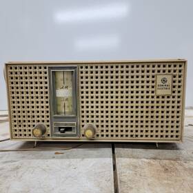 T-230b General Electric Antique Tube Radio
