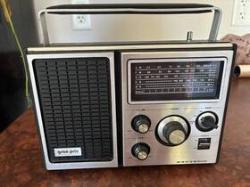 A222 Gran Prix Vintage Am-fm-air Pb-wb Receiver A Portable Radio From Gpx