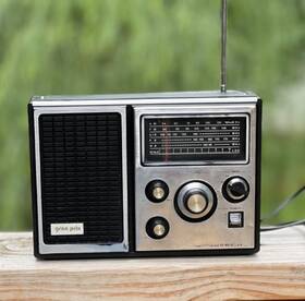 Apw215 Grand Prix Vintage Radio Am Fm Air Pb-wb Receiver Model -tested Works Apw215 Grand Prix Vintage Radio Am Fm Air Pb-wb Receiver Model -tested Works